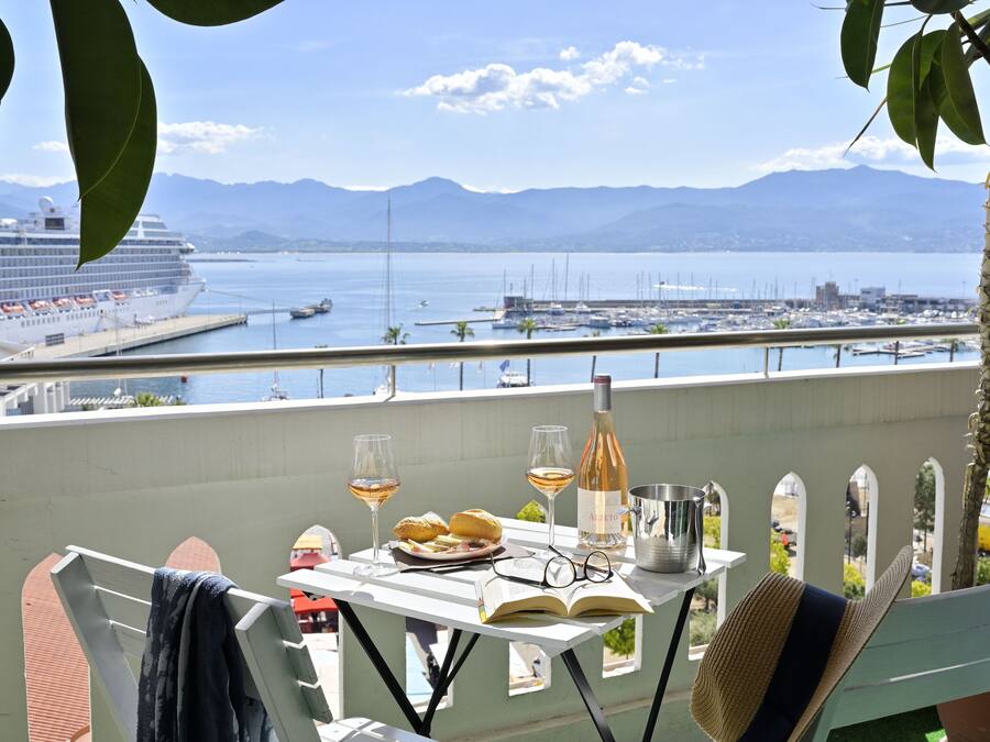 Deluxe Double Room, Terrace, Sea View | Premium bedding, Select Comfort beds, in-room safe