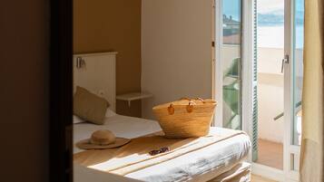 Exclusive-Doppelzimmer, Terrasse, Meerblick | Hochwertige Bettwaren, Select-Comfort-Betten, Zimmersafe