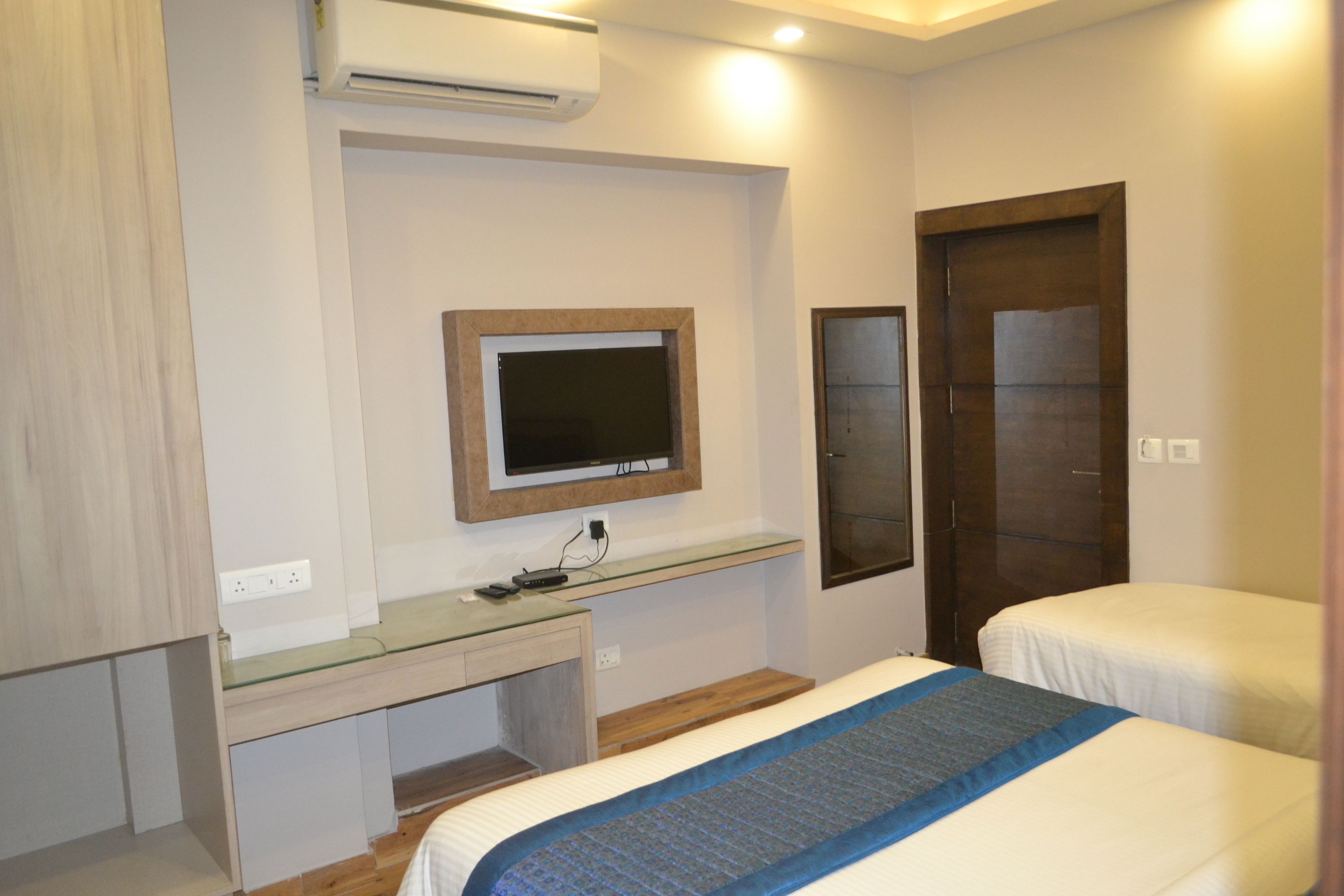 Photo - Hotel Merry Gold - 1 Minute From New Delhi Station And Connaught Place