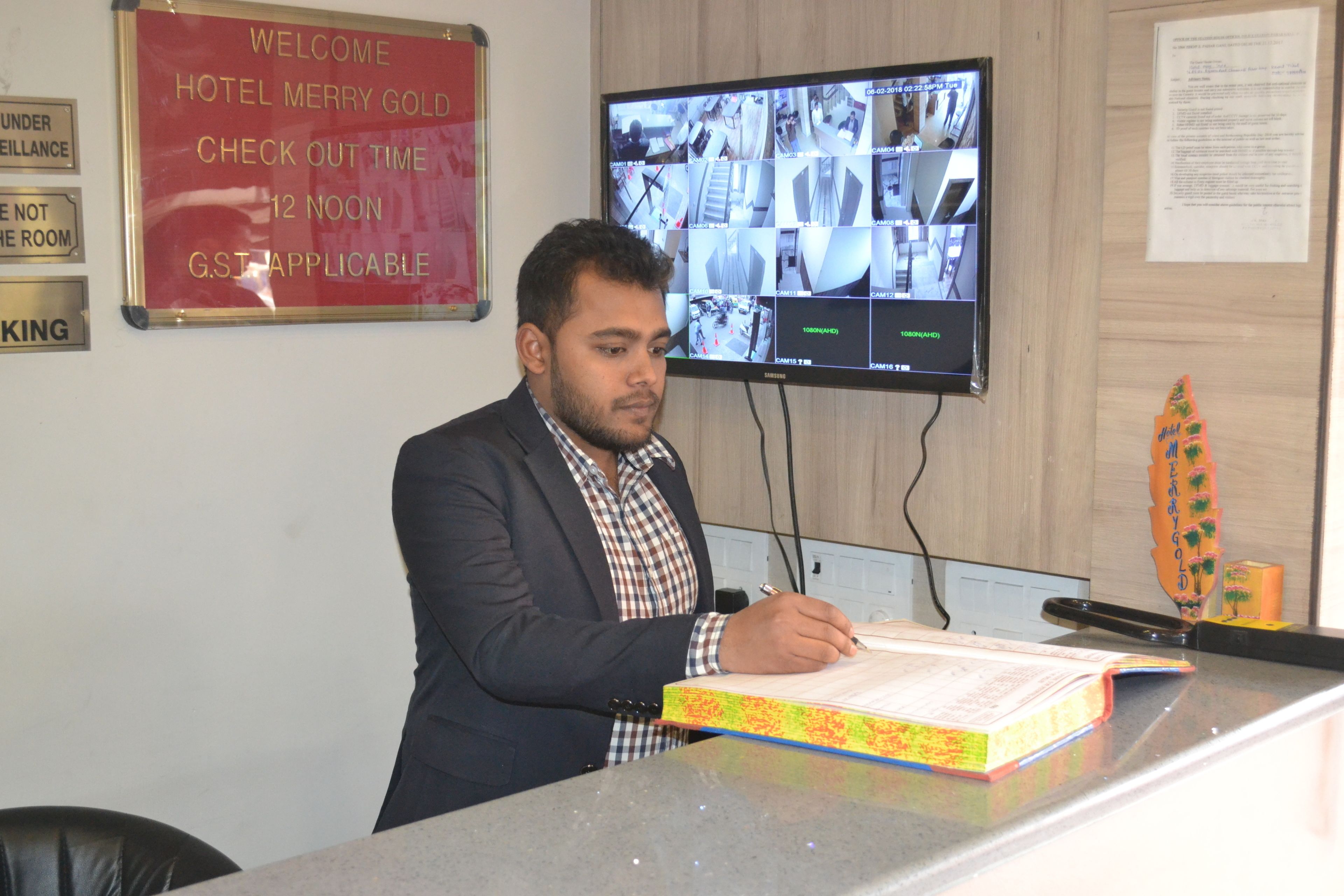 Photo - Hotel Merry Gold - 1 Minute From New Delhi Station And Connaught Place