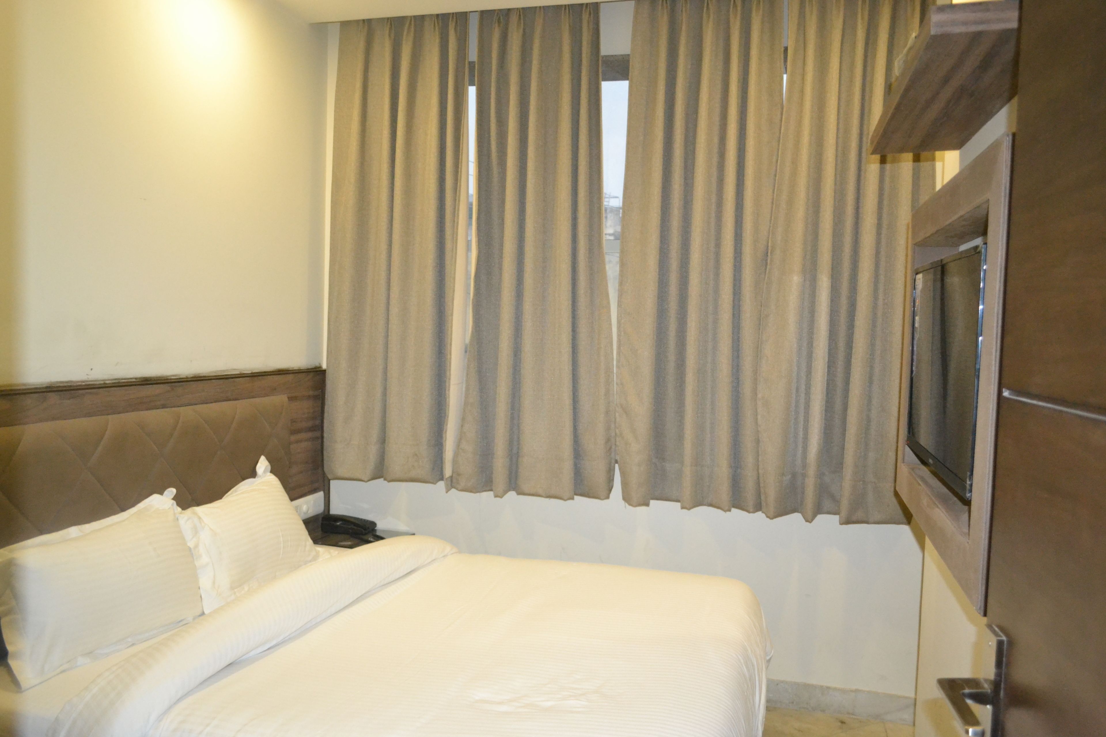 Photo - Hotel Merry Gold - 1 Minute From New Delhi Station And Connaught Place