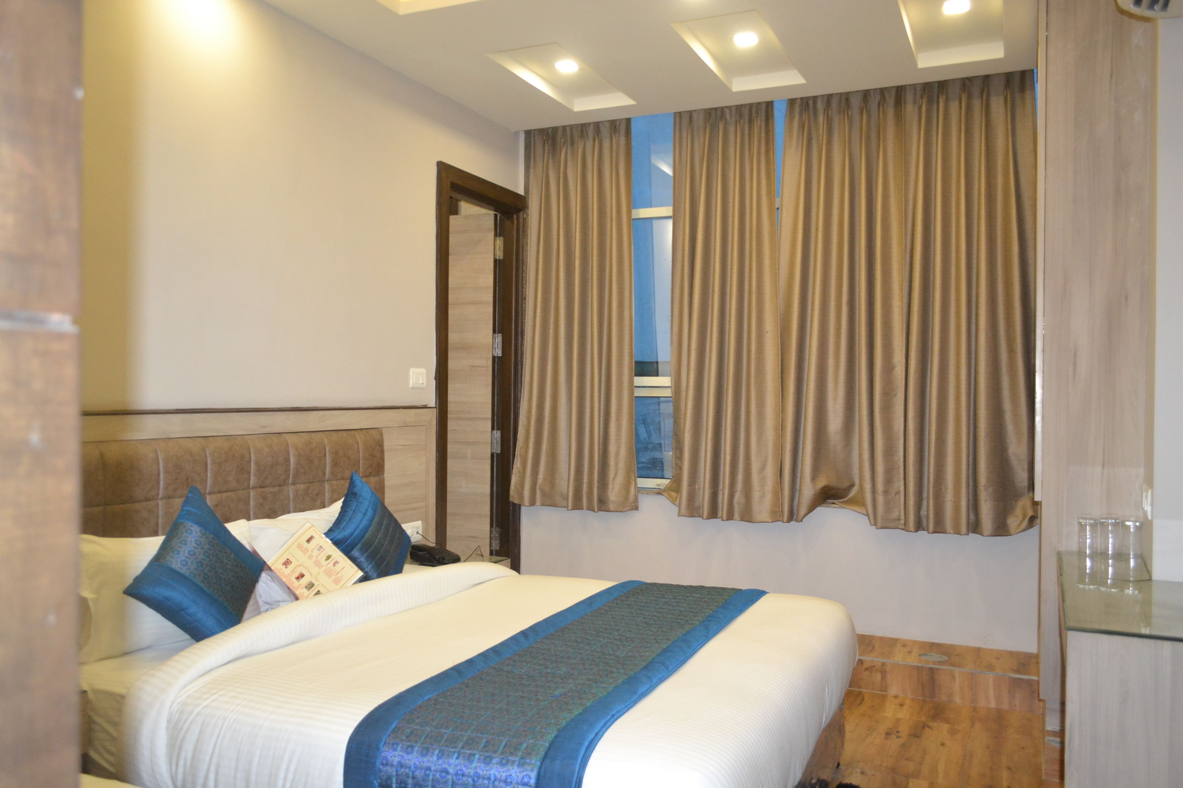 Photo - Hotel Merry Gold - 1 Minute From New Delhi Station And Connaught Place