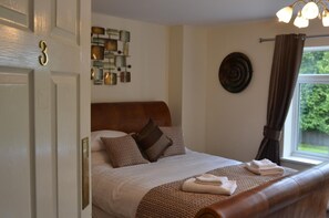 Double Room | Soundproofing, iron/ironing board, free WiFi, bed sheets - The George Carvery & Hotel (Harrogate)