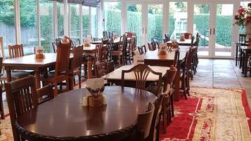 Lunch and dinner served