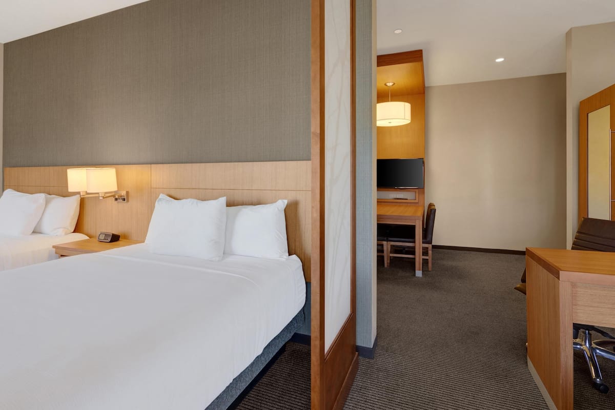 套房, 多張床 | 低過敏寢具、羽絨被、獨特裝潢、書桌