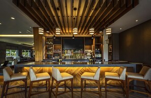 Serves lunch and dinner - Hyatt Place Milwaukee/Downtown (Milwaukee)