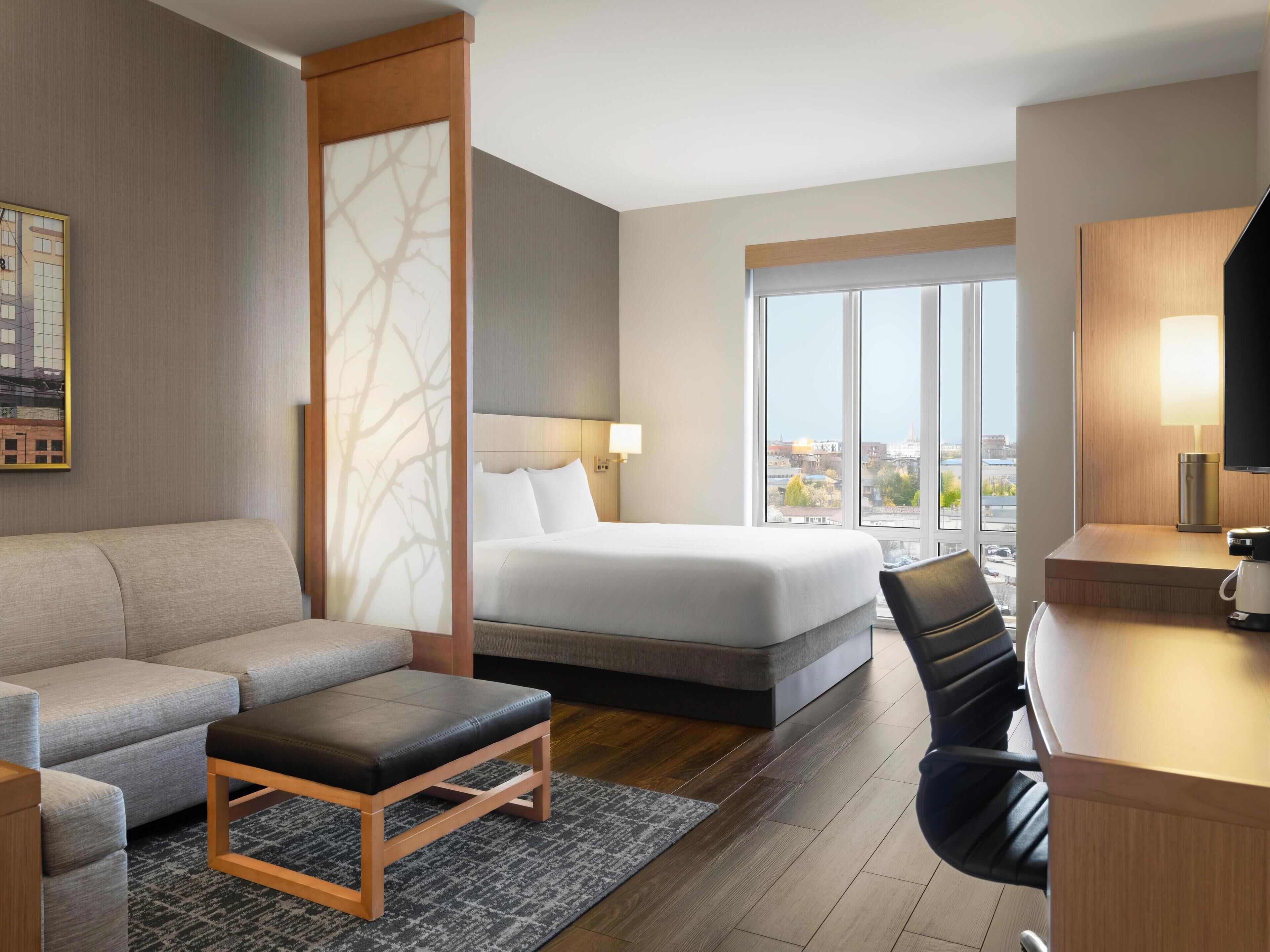 Room, 1 King Bed with Sofa Bed, High Floor | Hypo-allergenic bedding, down duvets, individually decorated, desk