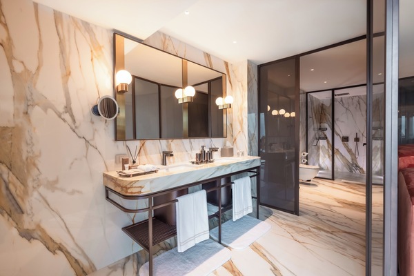 Bosphorus Suite | Bathroom | Separate tub and shower, designer toiletries, hair dryer, bathrobes