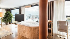 Bosphorus Suite | Bộ đồ giường cao cấp, minibar, két bảo mật tại phòng 