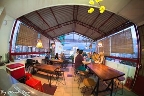 Phục vụ bữa sáng