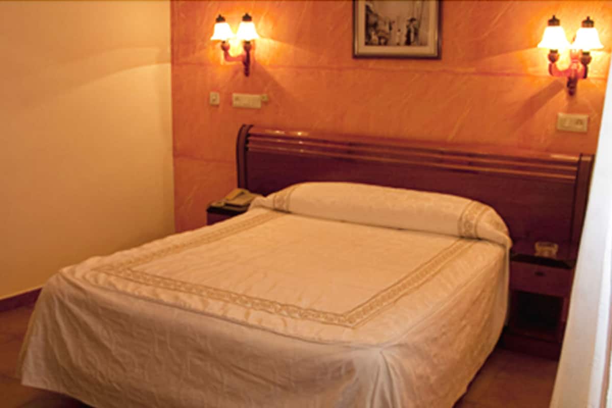 double room single use | free cots/infant beds, free wifi, bed sheets