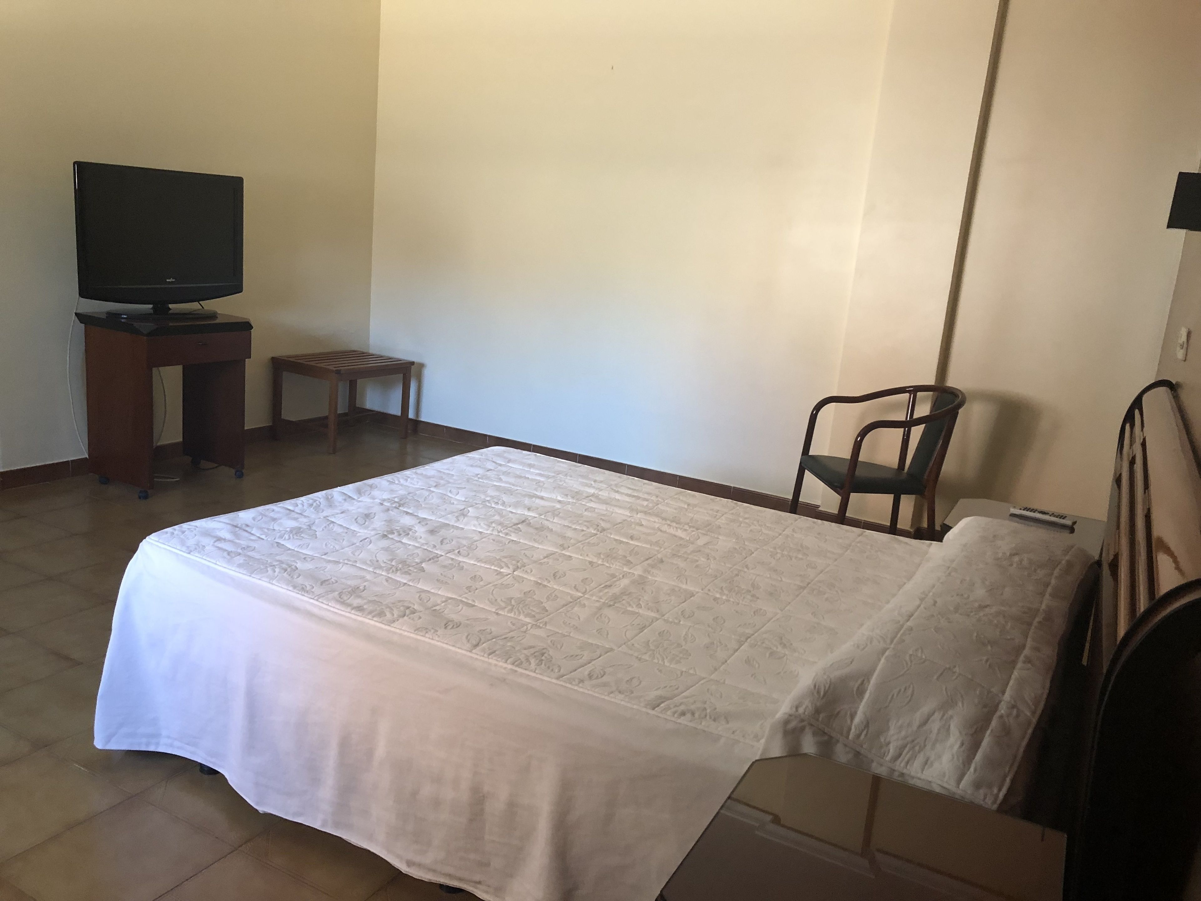 triple room | free cots/infant beds, free wifi, bed sheets