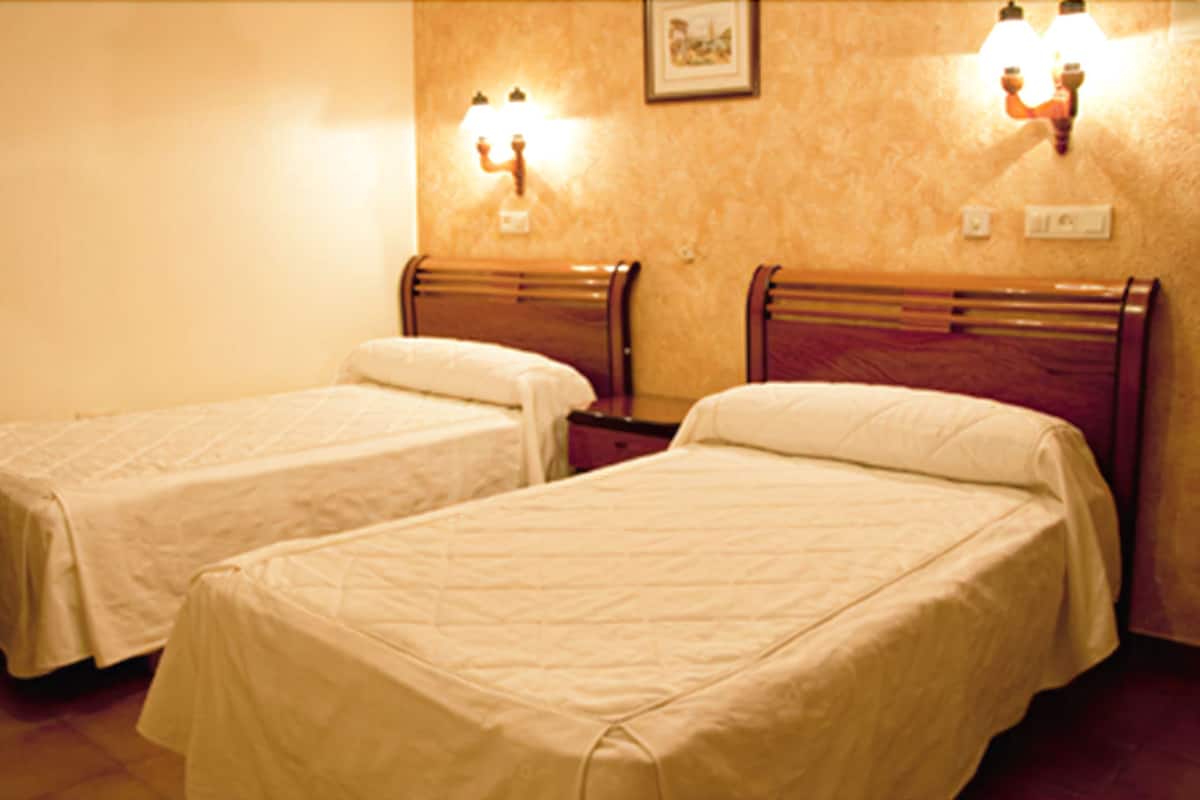 Chambre Double pour 1 personne | Lits bébé (gratuits), Wi-Fi gratuit, draps fournis