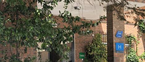 Entrée de l’hébergement