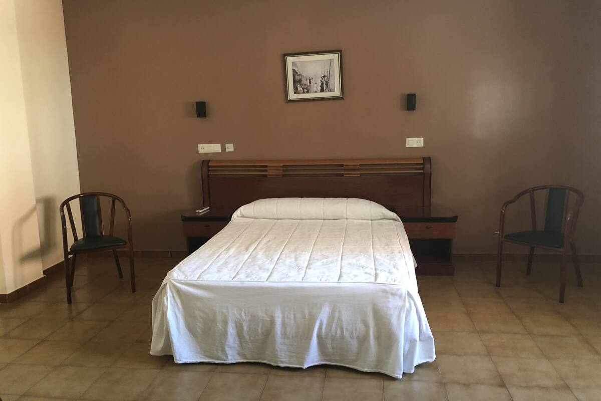 Chambre Quadruple | Lits bébé (gratuits), Wi-Fi gratuit, draps fournis