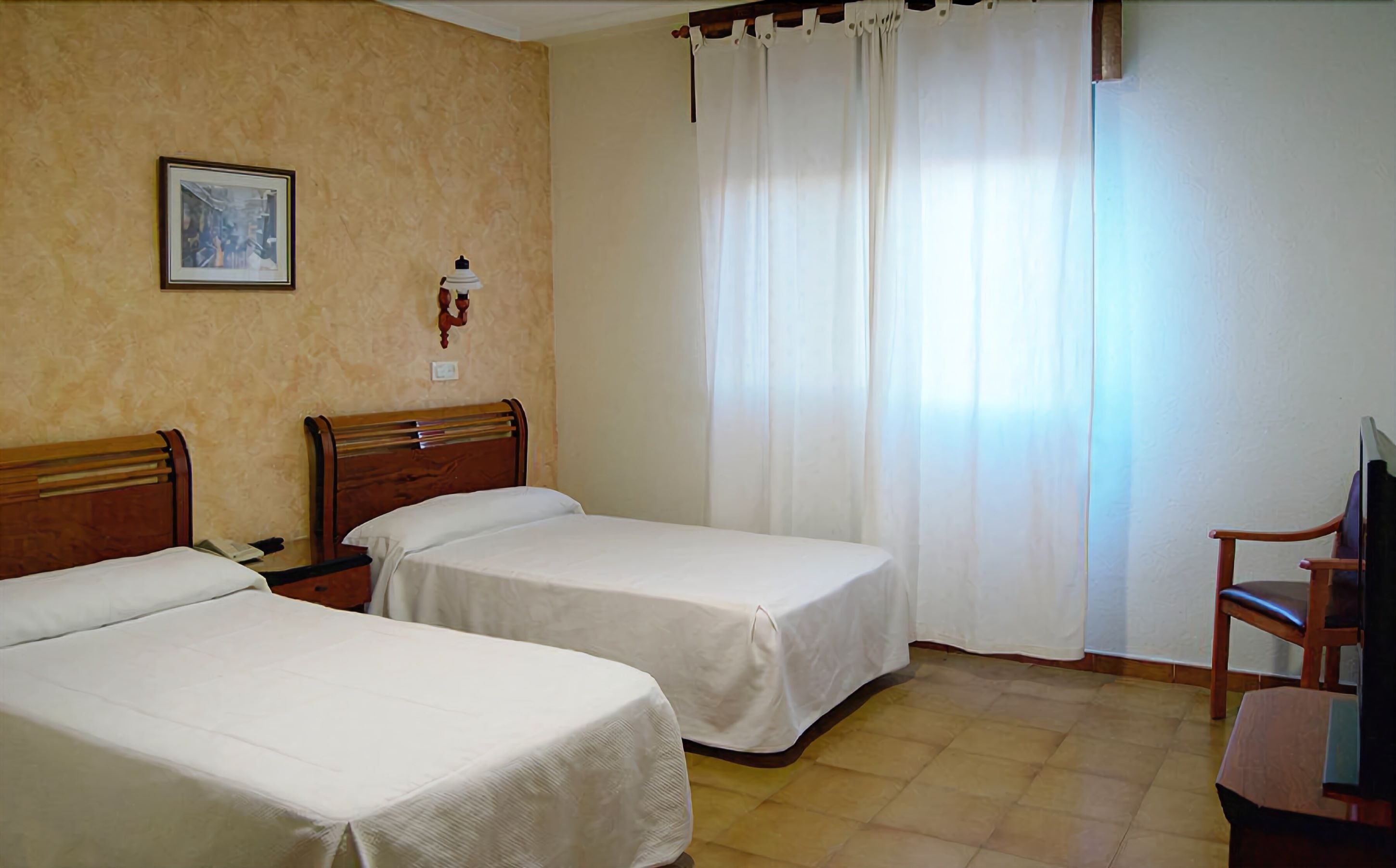 double room single use | free cots/infant beds, free wifi, bed sheets