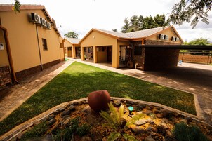 Fachada de la propiedad