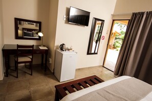 Coffres-forts dans les chambres, bureau, Wi-Fi gratuit, draps fournis