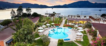 ฟิ ไลท์ โซลโต้ บูทีค บีช