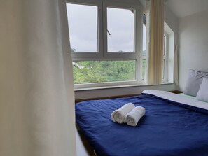 Huis | 3 slaapkamers, een bureau, verduisterende gordijnen, gratis wifi