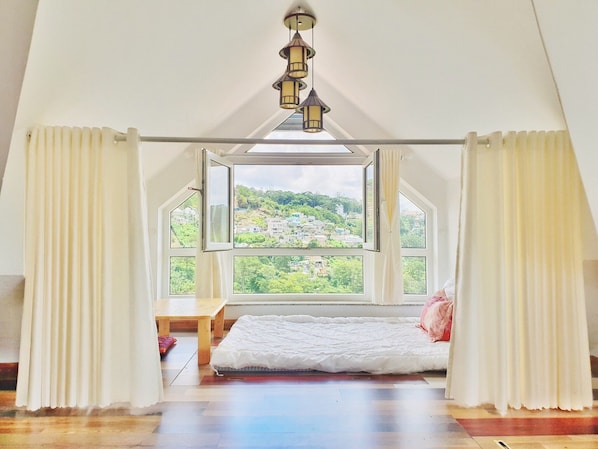 Hús | 3 svefnherbergi, skrifborð, myrkratjöld/-gardínur