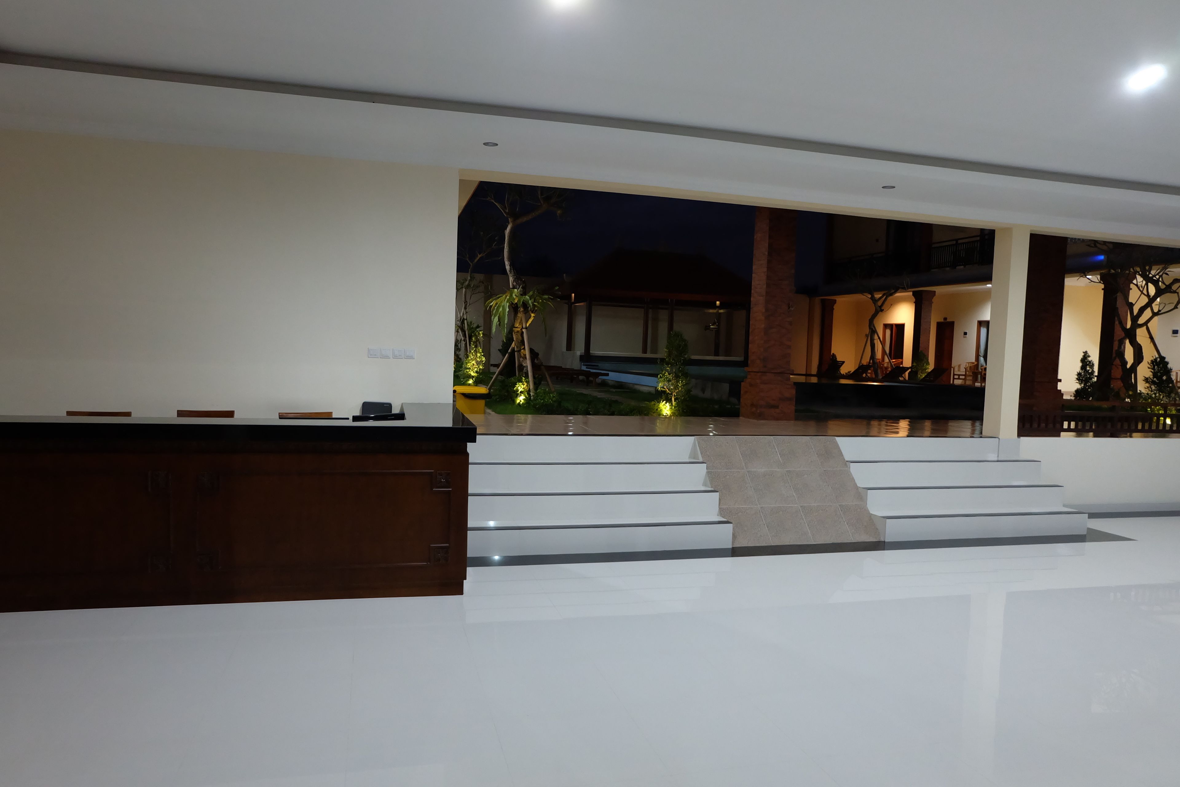 Concierge desk