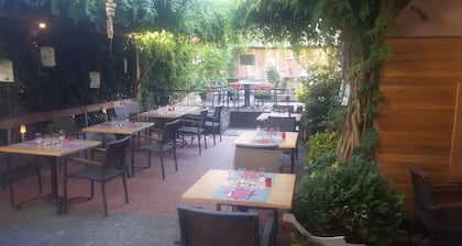 Hotel Restaurant Aux Deux Roses