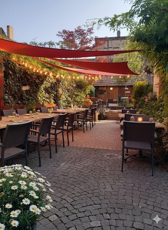 Exterior. Hotel Restaurant Aux Deux Roses