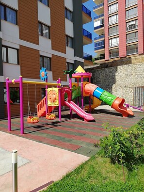 Außen-Kinderspielplatz