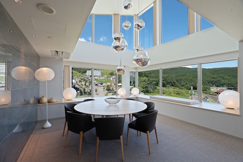 客室内のダイニングエリア