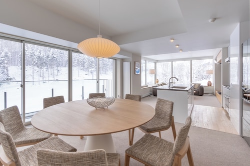 客室内のダイニングエリア