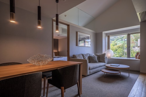 客室内のダイニングエリア