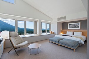 4 Bedroom Yotei Penthouse Residence (Dual Key) | Premium bedding, in-room safe, soundproofing, free WiFi