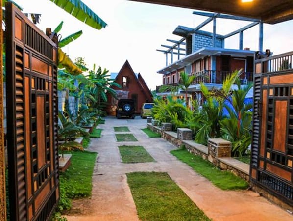 Interior entrance - Yoho D Family Resort (Anuradhapura)