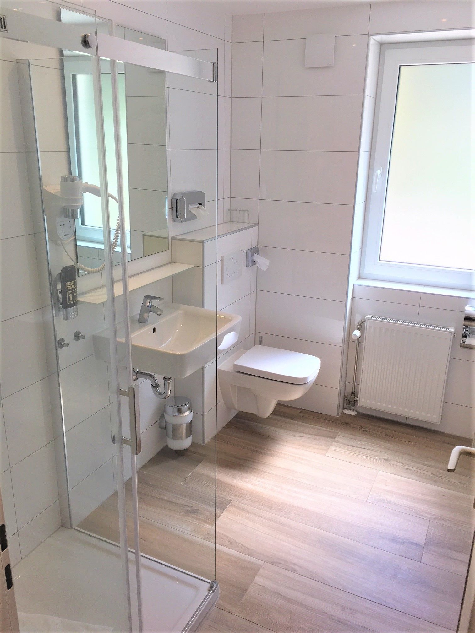 shower, free toiletries, towels