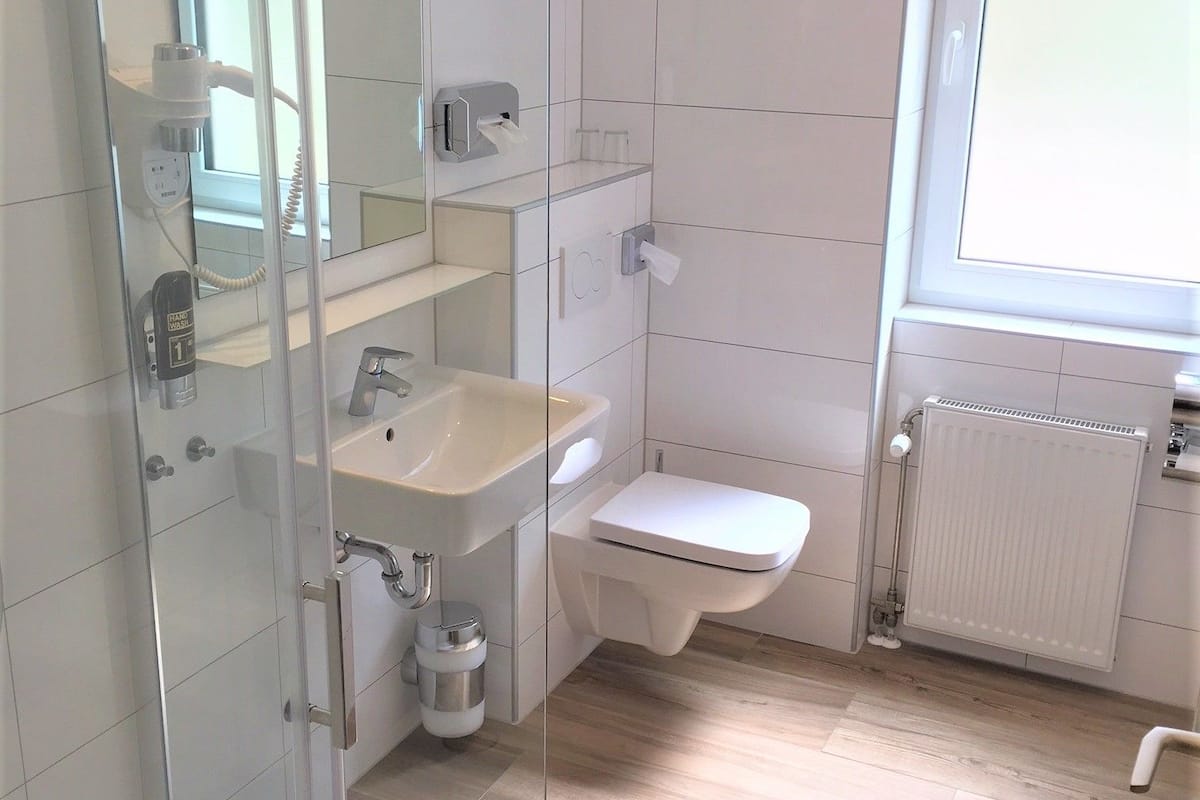 shower, free toiletries, towels