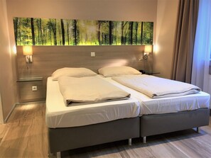 Desk, soundproofing, iron/ironing board, cots/infant beds - Hotel Scheid (Schriesheim)