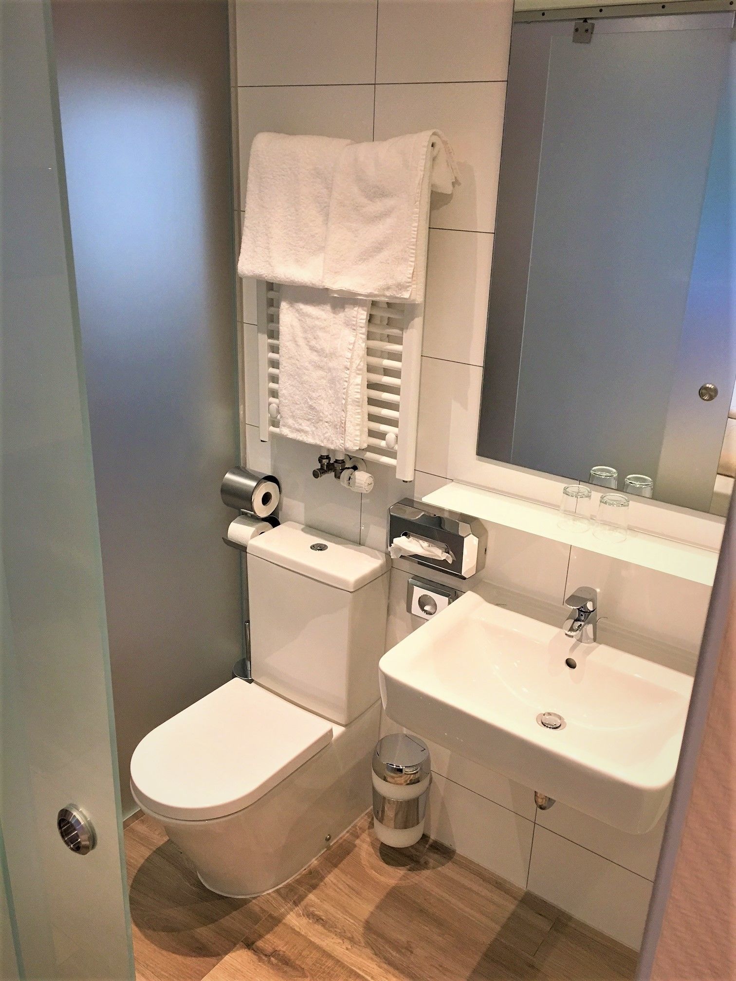 shower, free toiletries, towels