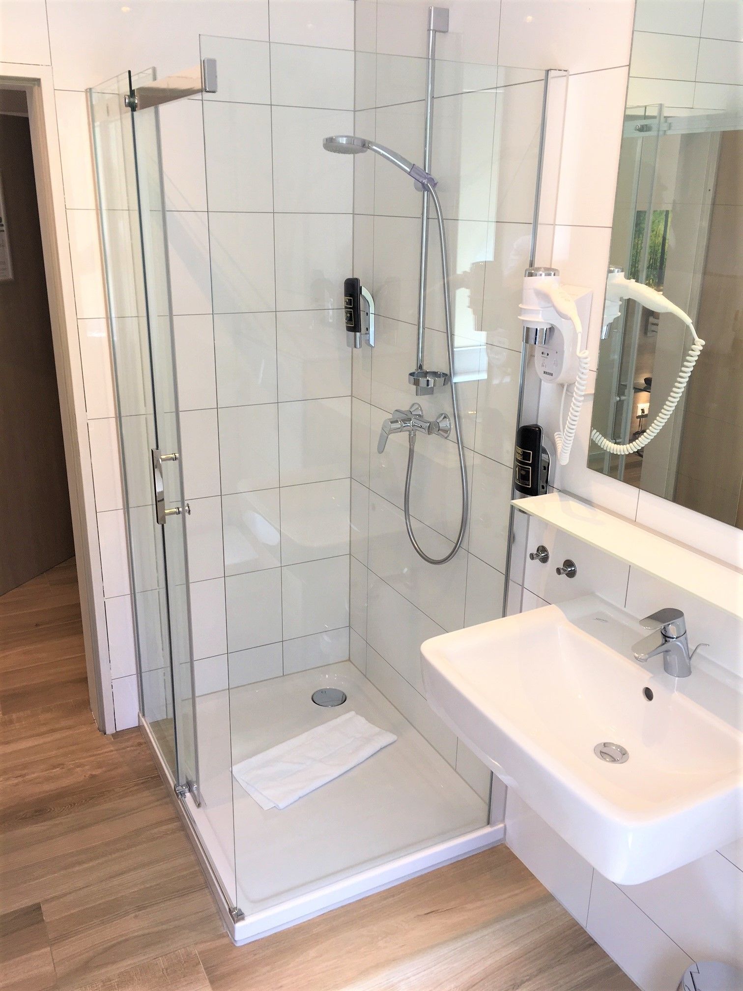 shower, free toiletries, towels