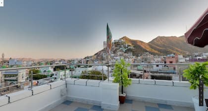 Hotel Madni Royale