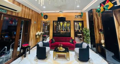 Hotel Madni Royale