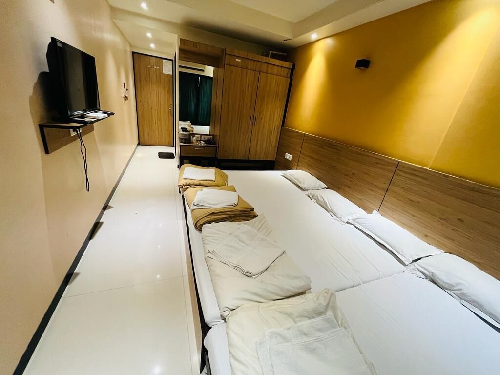 Deluxe Quadruple Room, 1 King Bed | Free WiFi, bed sheets