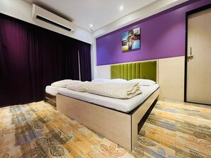Superior Triple Room | Free WiFi, bed sheets - Hotel Madni Royale (Ajmer)