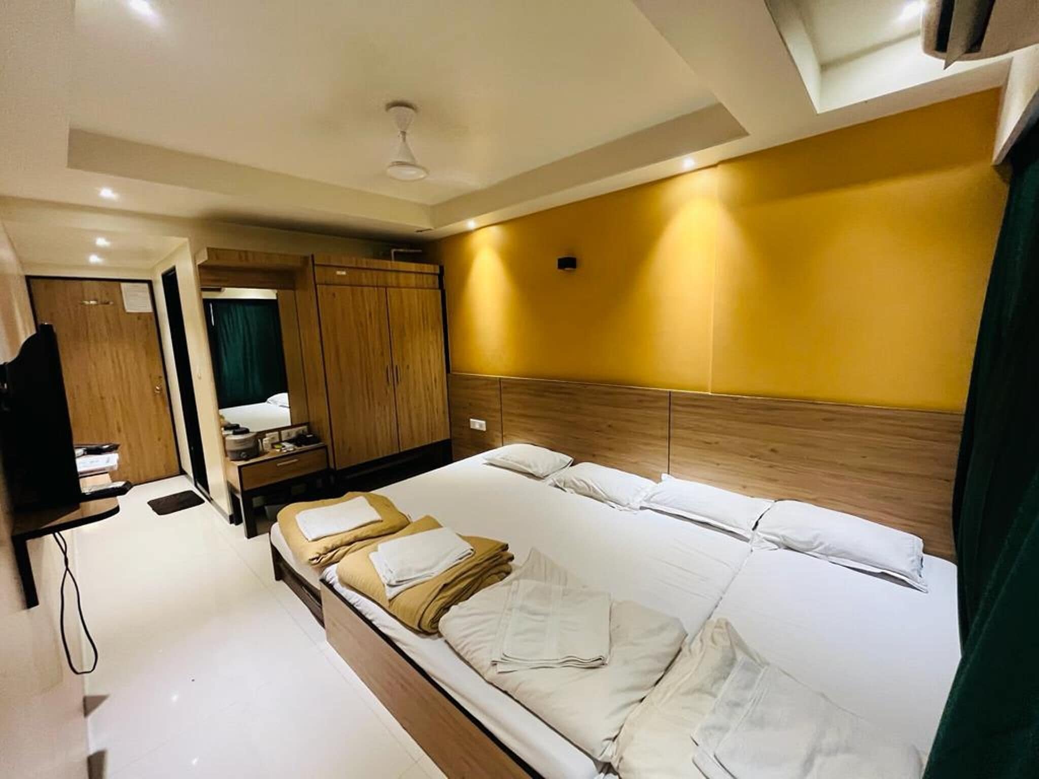 Free WiFi, bed sheets