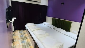 Superior Quadruple Room, 1 Bedroom | Free WiFi, bed sheets