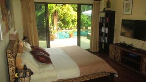 In-room safe, desk, blackout curtains, iron/ironing board - Malee Garden (Sam Roi Yot)