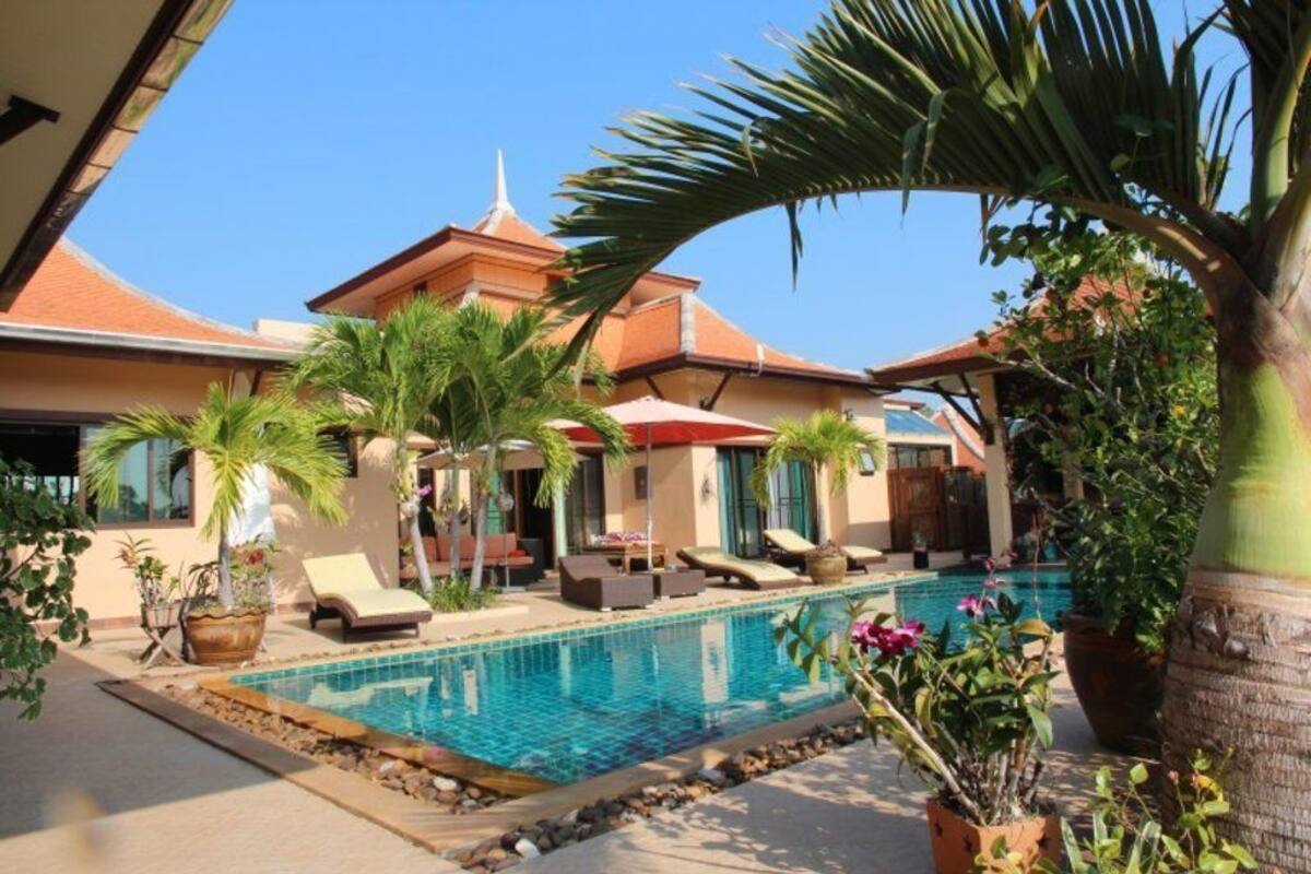 3-Bedroom Villa with Private Pool | テラス / パティオ