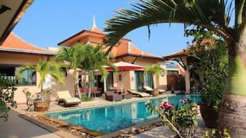 3-Bedroom Villa with Private Pool | Terrace/patio