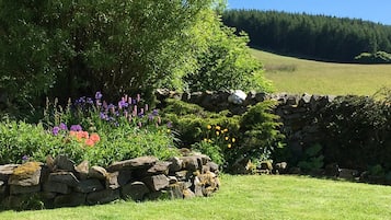 Cottage, 3 Bedrooms, Mountain View - 4x4 vehicle access only (Pet Friendly) | Garden view