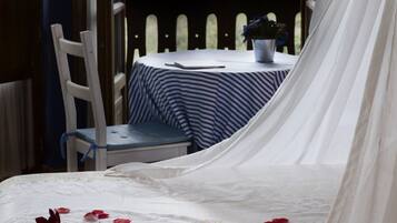 Ropa de cama de alta calidad, escritorio y sistema de insonorización